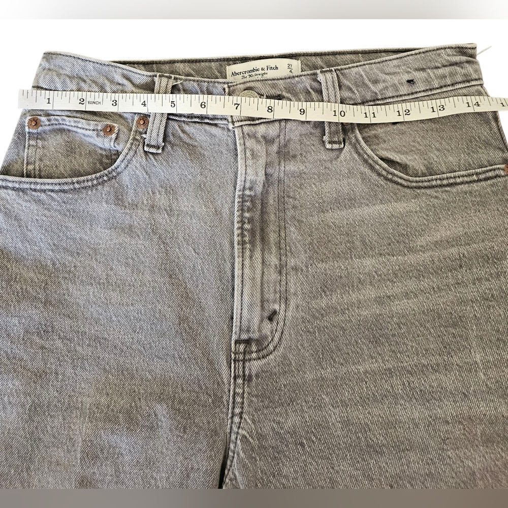 Abercrombie & Fitch Curve Love 90s Straight Ultra High Rise Jeans, Gray, 27/4 - Picture 9 of 10